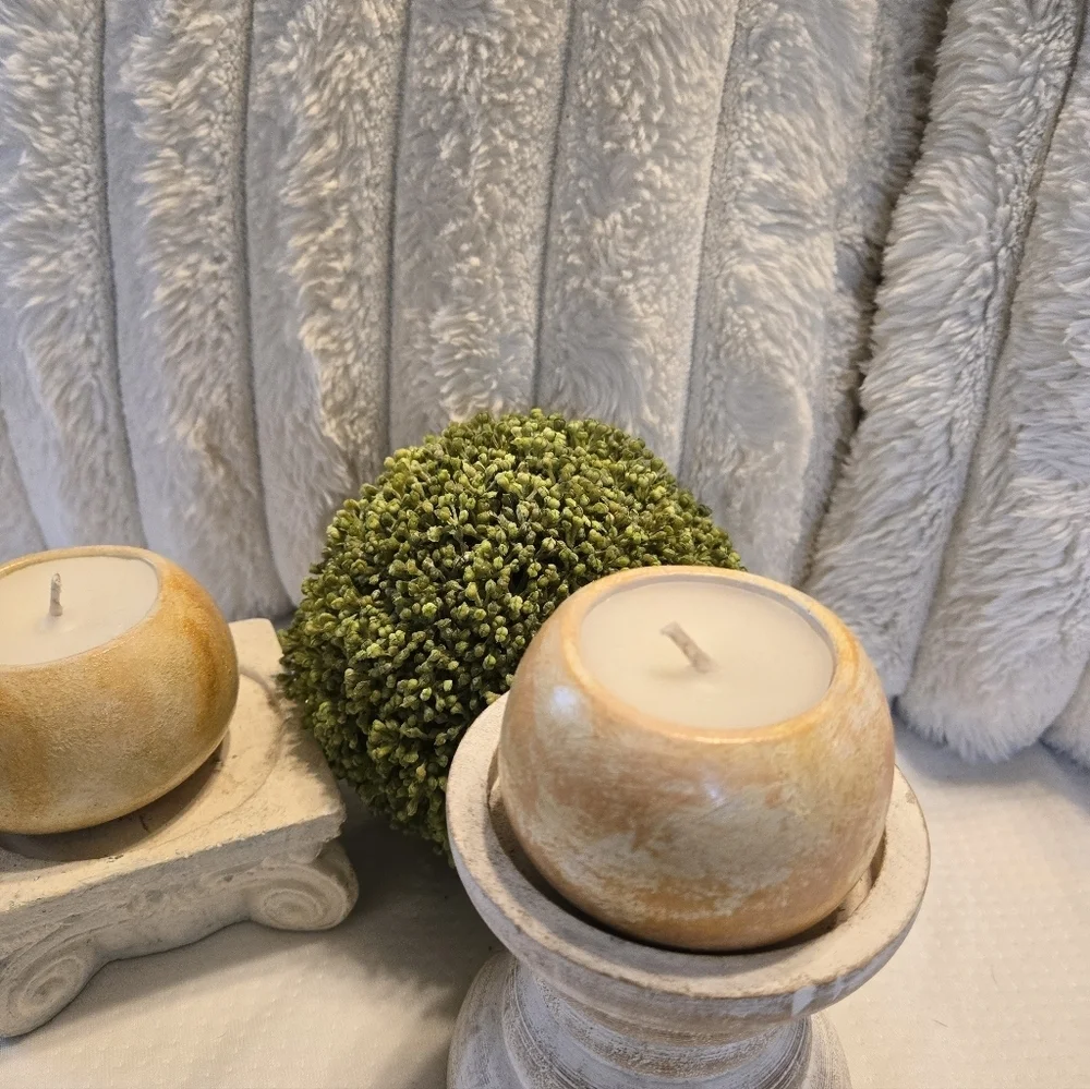 Beautiful Hand Poured Candle & Homeade Vessel. Willow Lane Glow- Fresh  Floral